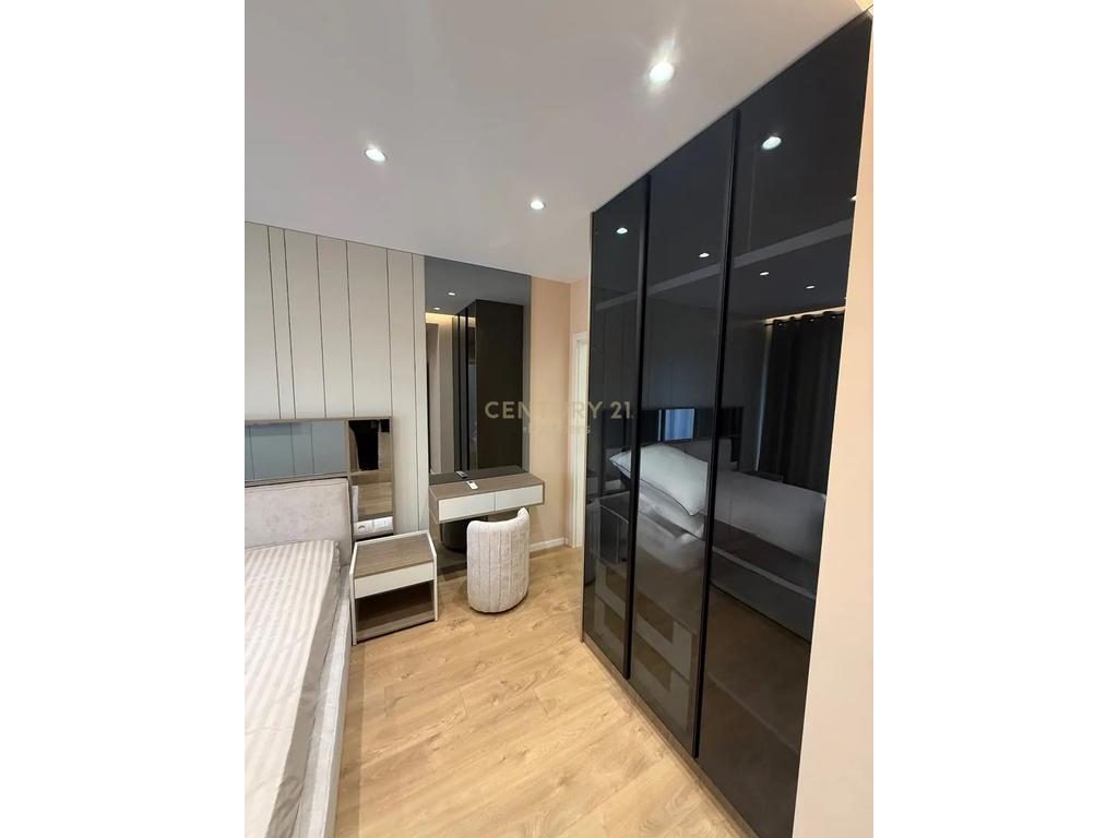 SHESIM APARTAMENT 2+1+2 NE RRUGEN E DURRSIT PERBALLE COLOSSEO !!