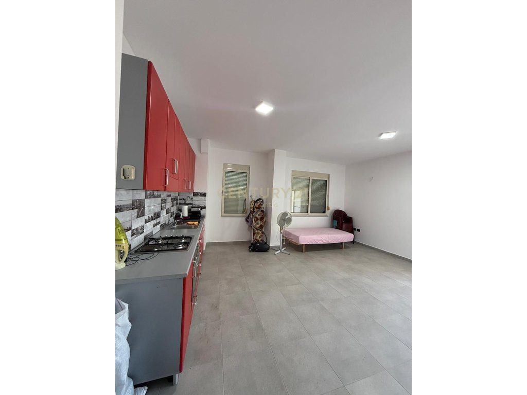 SHITET APARTAMENT 1+1 TEK SHKEMBI KAVAJES!