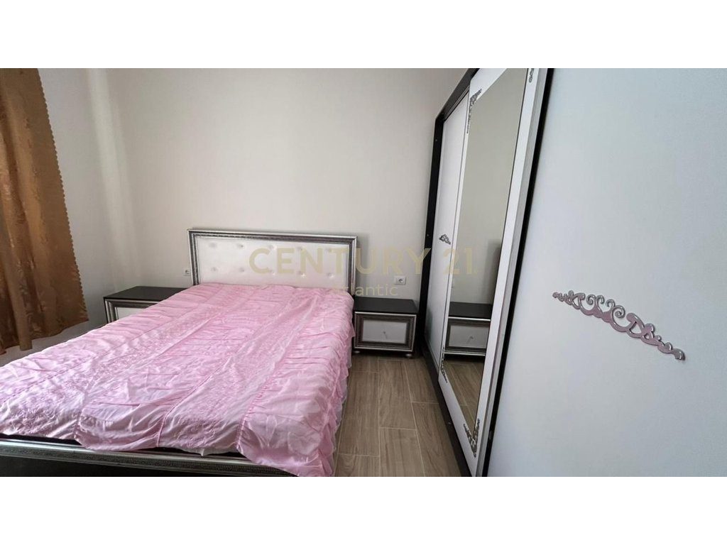 JEPET APARTAMENT 2+1 ME QERA PRANE STADIUMI NE DURRES!