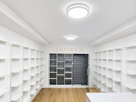 NJESI KOMERCIALE PER QIRA, PRANE FAKULTETI TE DREJTESISE