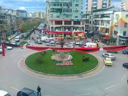 NJESI KOMERCIALE PER QIRA, PRANE FAKULTETI TE DREJTESISE