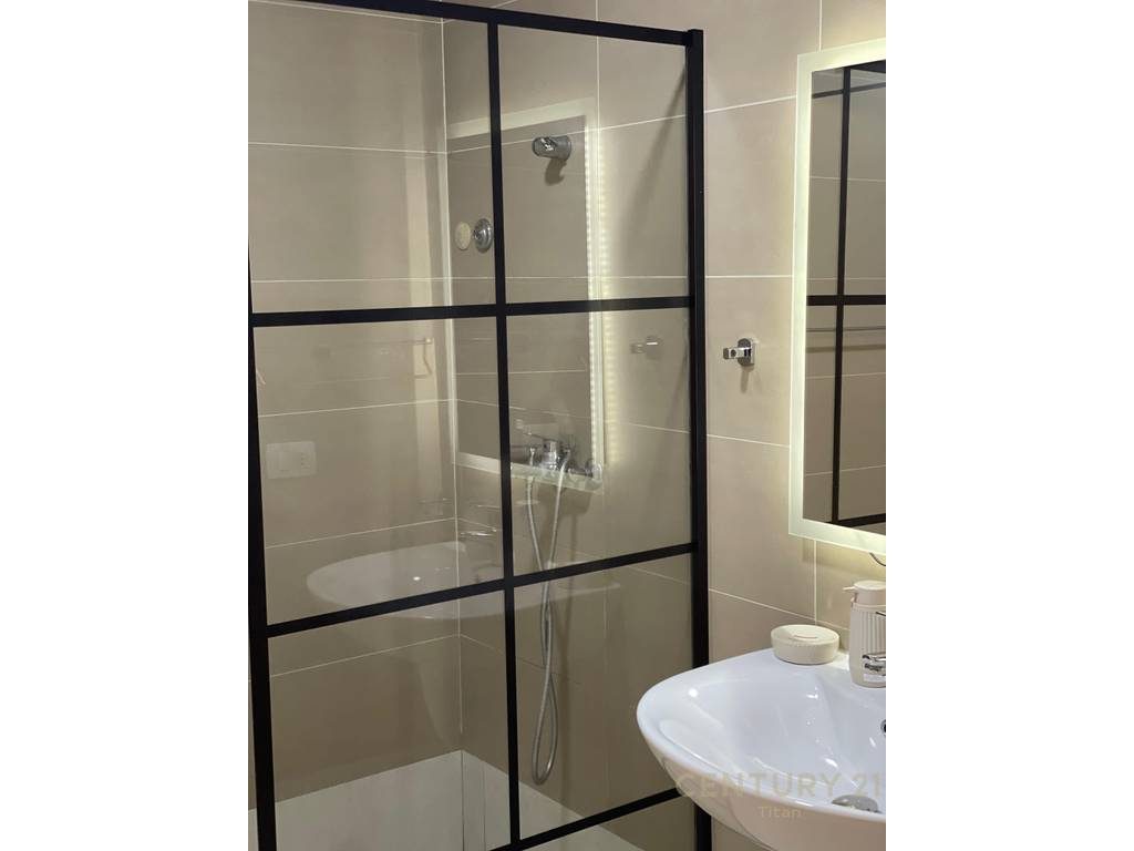 Jepet me qira apartament 3+1+2+parkim ne Fiori Di Bosko