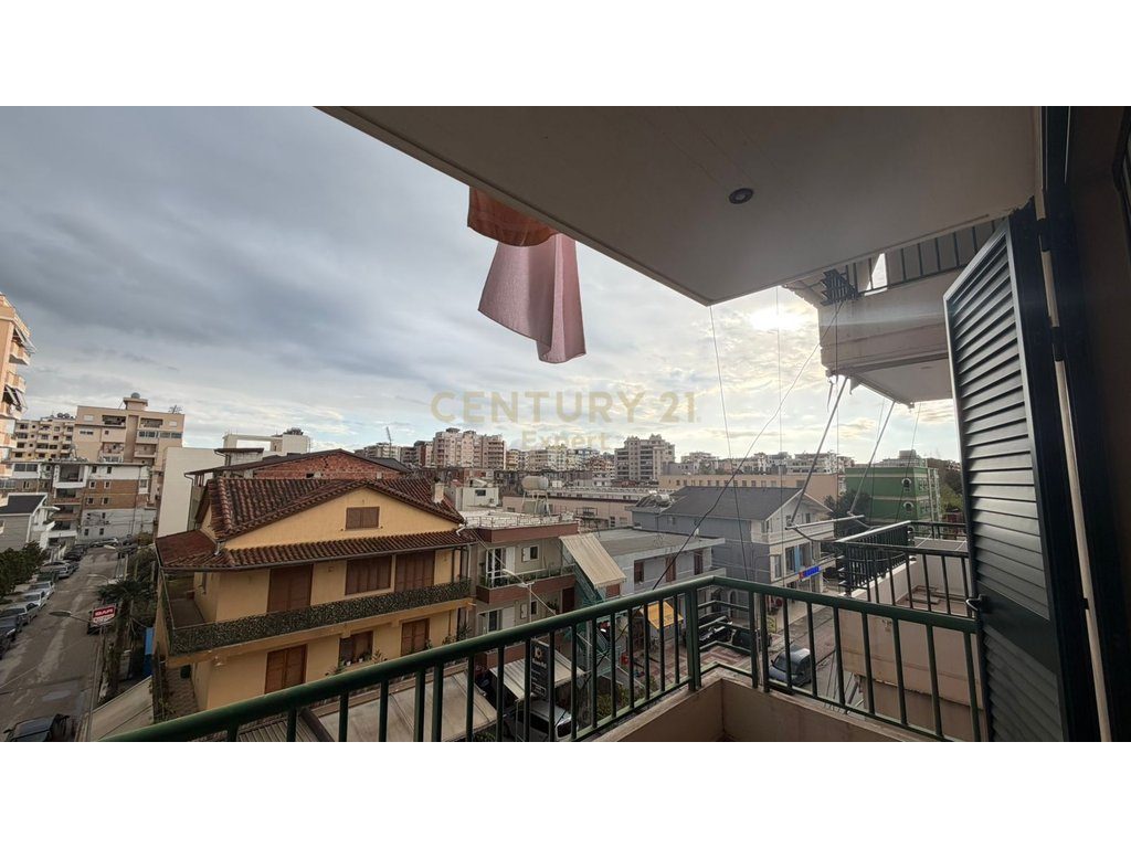 APARTAMENT PËR SHITJE 2+1+MAGAZINË, PAS SHKOLLËS INDUSTRIALE NË VLORË