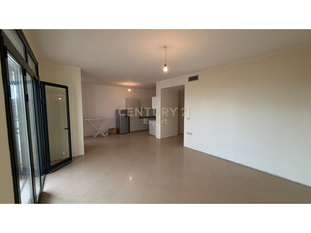 APARTAMENT PËR SHITJE 2+1+MAGAZINË, PAS SHKOLLËS INDUSTRIALE NË VLORË