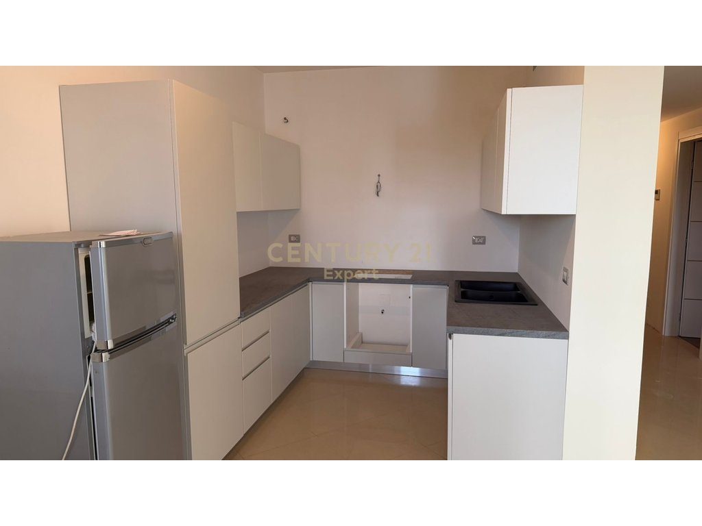 APARTAMENT PËR SHITJE 2+1+MAGAZINË, PAS SHKOLLËS INDUSTRIALE NË VLORË