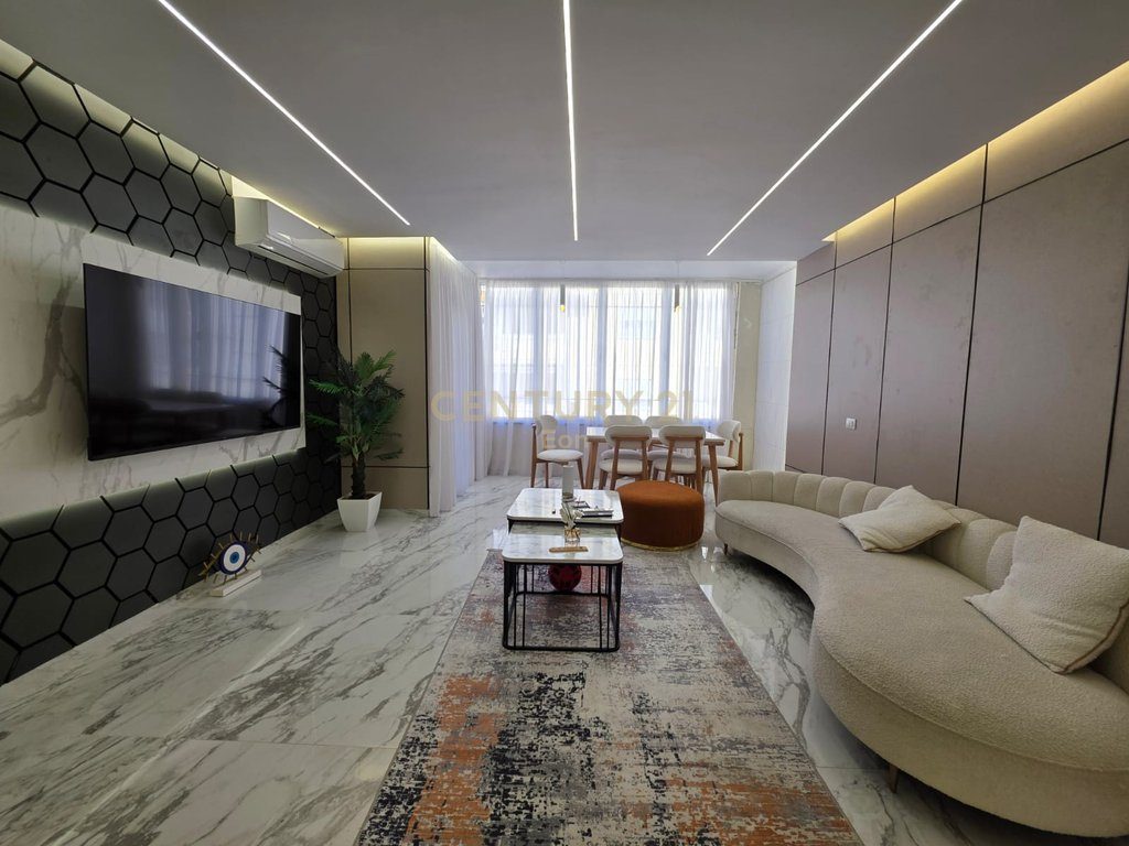 Super Apartament 2+1 në shitje në Plazh Hekurudha, Durrës!