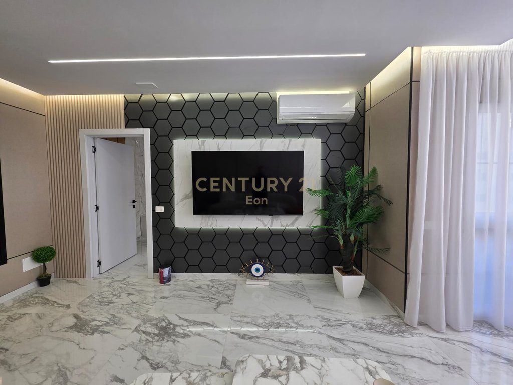 Super Apartament 2+1 në shitje në Plazh Hekurudha, Durrës!