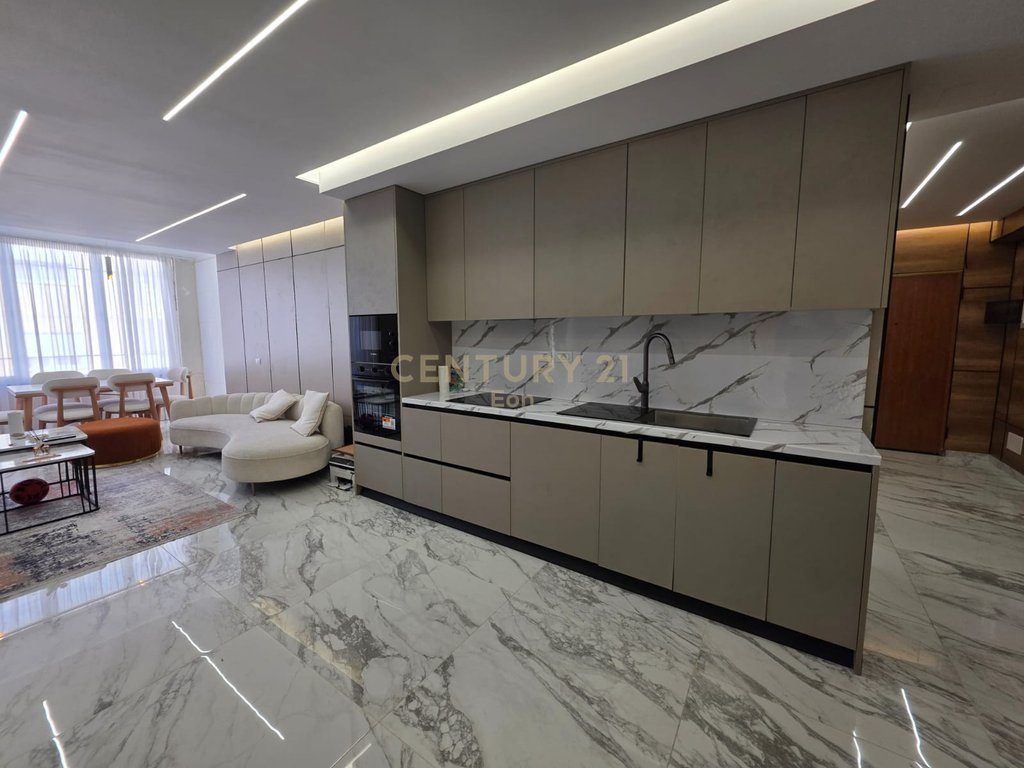 Super Apartament 2+1 në shitje në Plazh Hekurudha, Durrës!