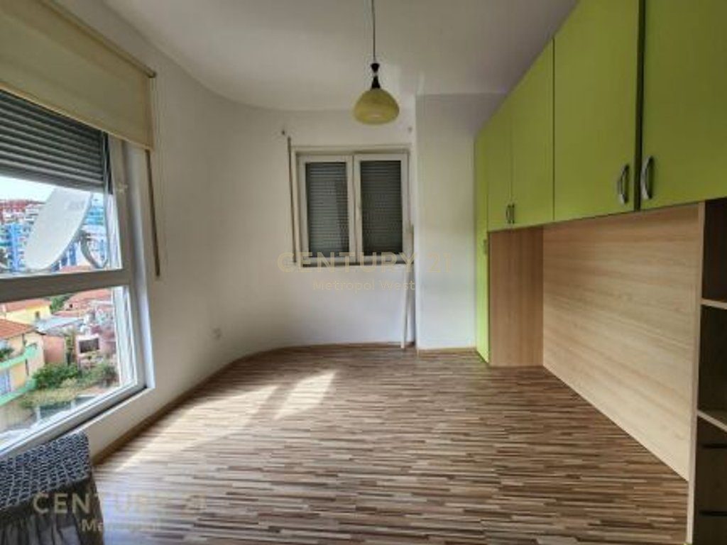 JEPET ME QIRA APARTAMENT 2+1  PRANE MYSLYM SHYRIT !