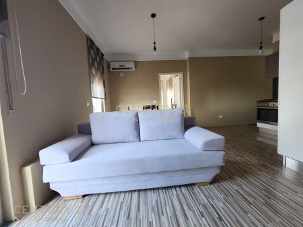 JEPET ME QIRA APARTAMENT 2+1  PRANE MYSLYM SHYRIT !