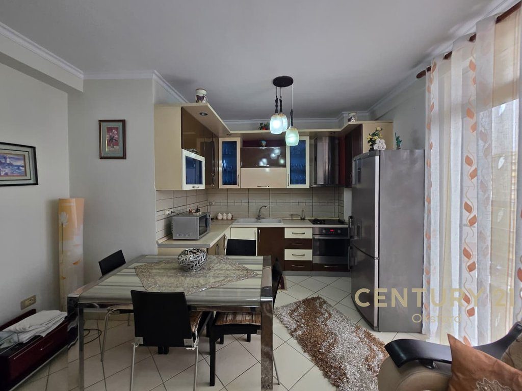 APARTAMENT 2+1+2 TUALETE DHE 2 BALLKONE ME QIRA NE ASTIR!