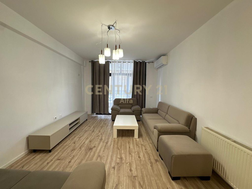 Apartament 2+1 per Qira tek Komuna e Parisit!