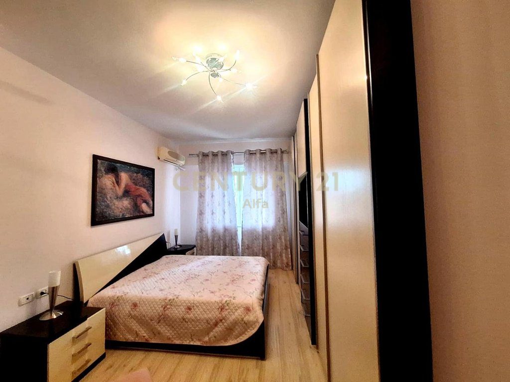 Qira apartament 2+1 me parkim  tek Rruga e Barrikadave (përballë shkollës “Sami Frashëri”)