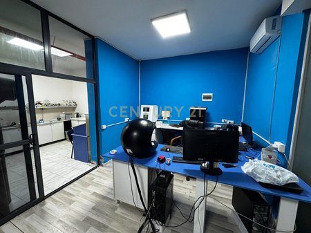 SHITET AMBIENT KOMERCIAL PRANË KUPOLES – MUNDËSI INVESTIMI