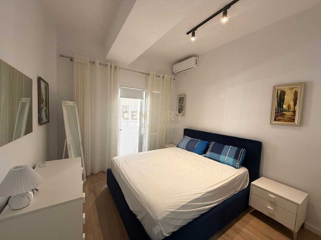 Jepet me Qira Apartament 1+1 prane Petroninit