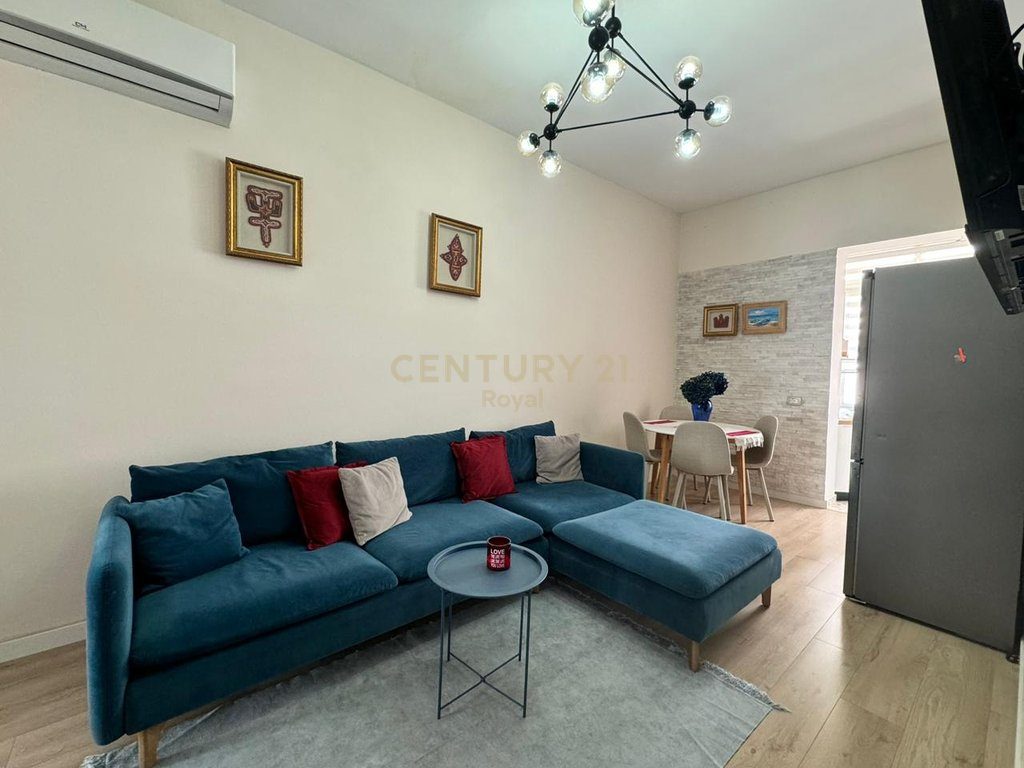 Apartament 2+1 me qira në Rrugën e  Barrikadave, Tiranë - 800€ | 75 m²