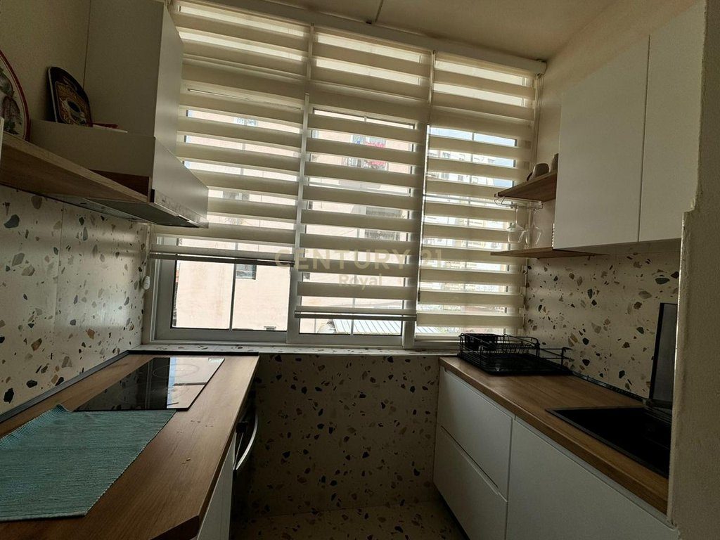 Apartament 2+1 me qira në Rrugën e  Barrikadave, Tiranë - 800€ | 75 m²