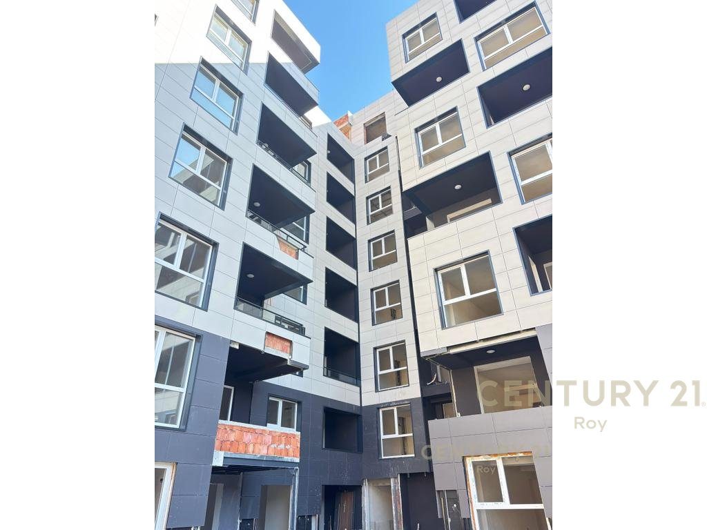 SHITET STUDIO TEK MONTEVIDEO RESIDENCE TE MALI ROBIT!