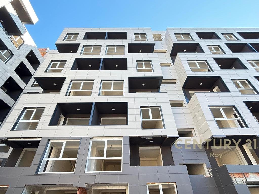 SHITET STUDIO TEK MONTEVIDEO RESIDENCE TE MALI ROBIT!