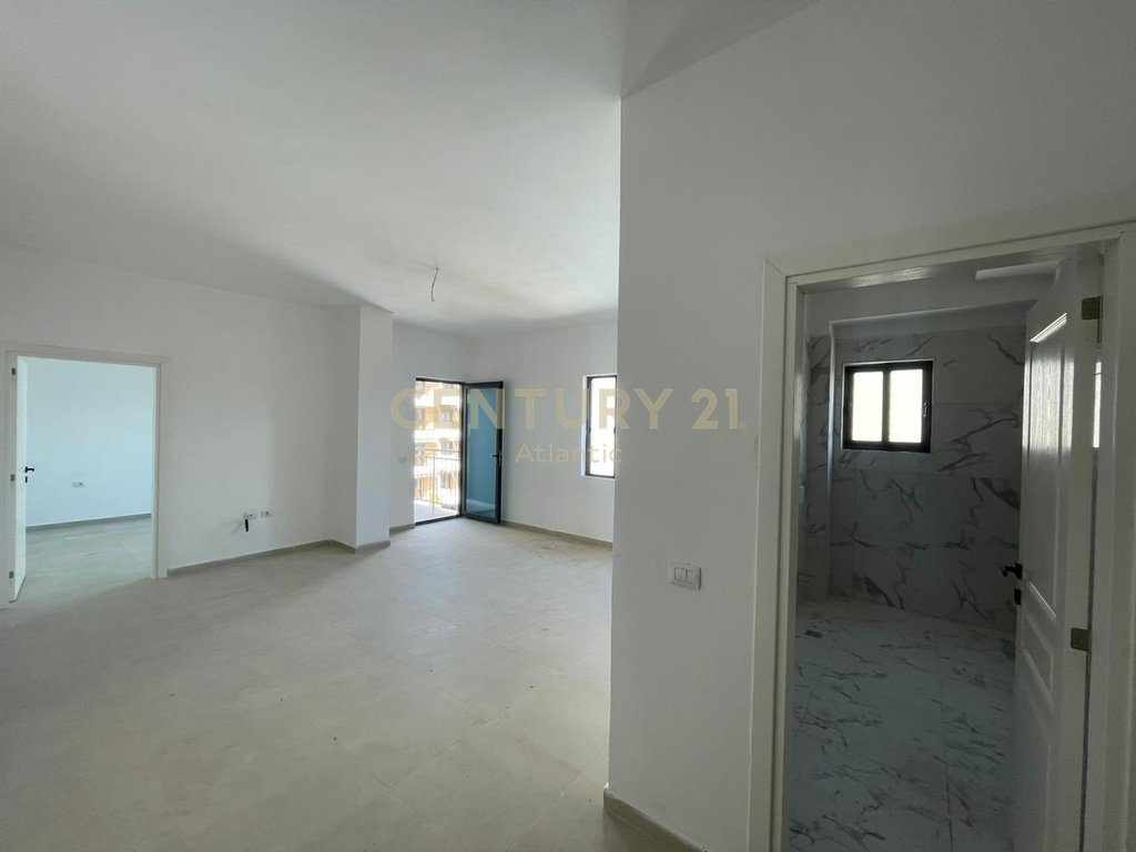 Apartament 1+1 për Shitje në Malin e Robit, Ndërtim i Ri me Pishinë