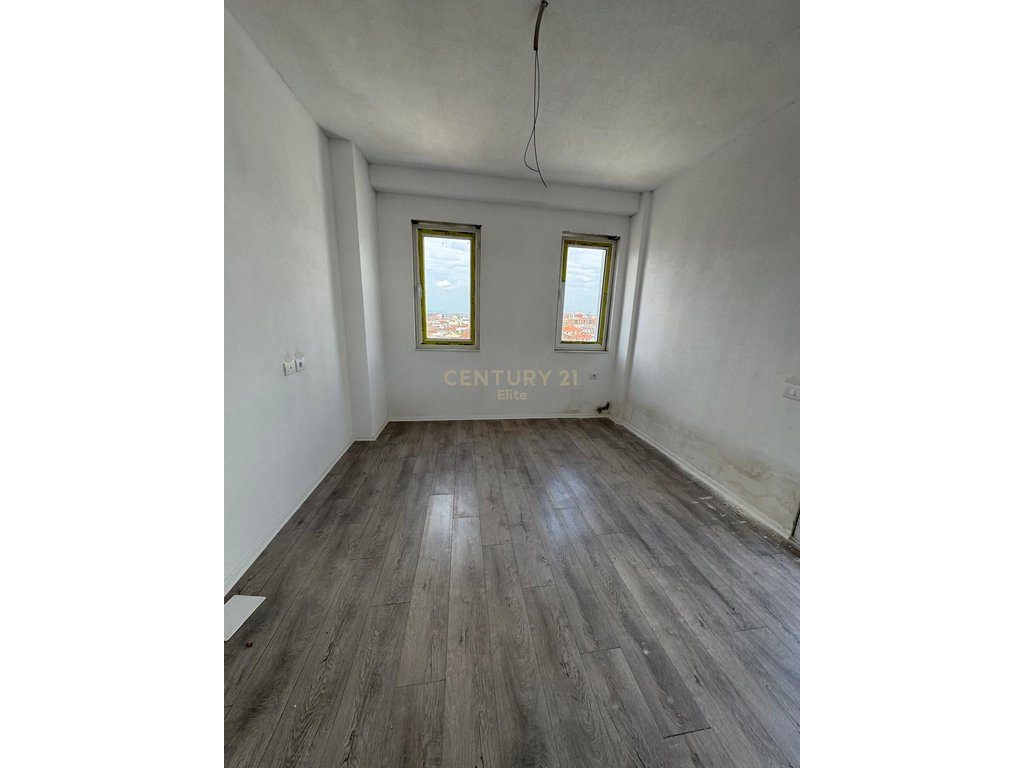 Shitet Apartament 1+1+Verandë në Kompleksin White Power, Kamez Qendër, Tiranë