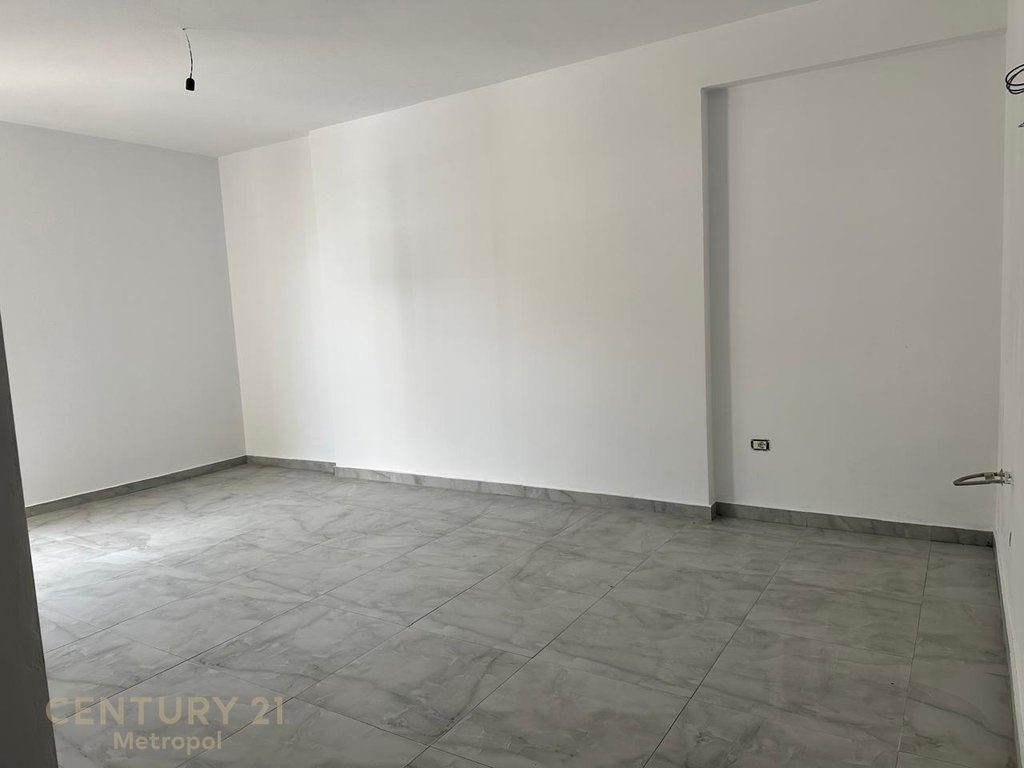 Studio Për Shitje në Lungomare, Vlorë !