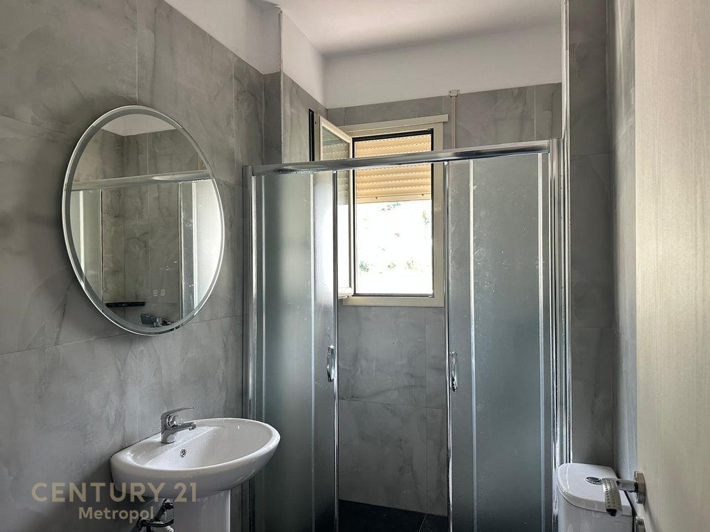 Studio Për Shitje në Lungomare, Vlorë !