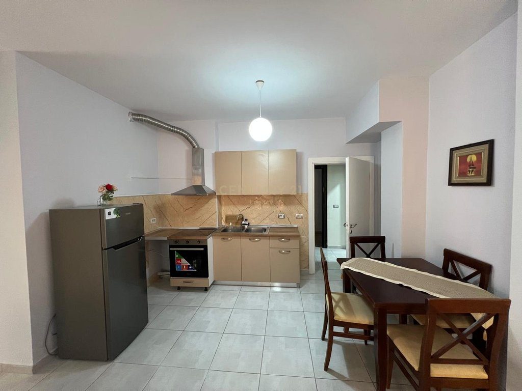 Apartament 3+1+2 Me Qira në Fresku, Tiranë
