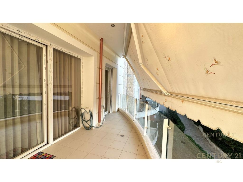 Apartament 1+1 me qira tek Kopshti Botanik prane Xhamise!
