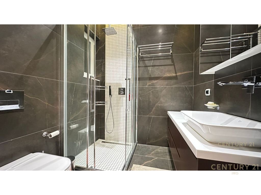 Apartament 1+1 me qira tek Kopshti Botanik prane Xhamise!