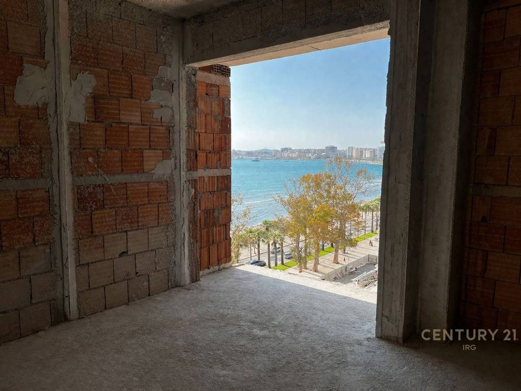 APARTAMENT 1+1 ME PAMJE NE DET "REZIDENCA POSEIDON", LUNGOMARE!