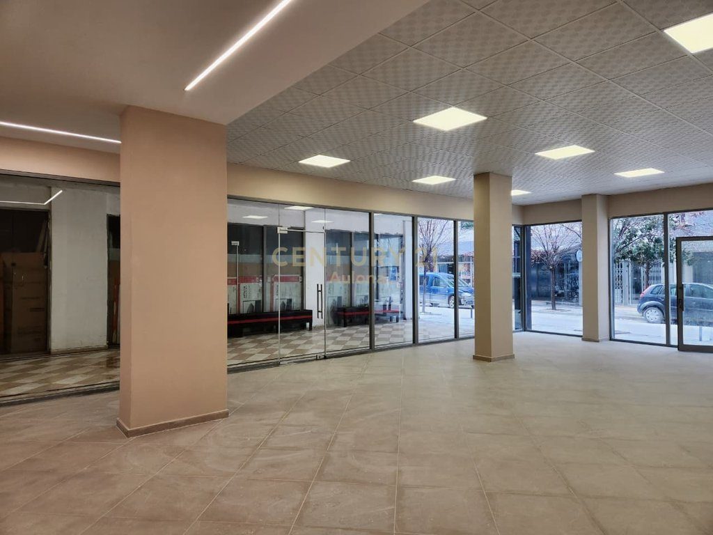 Njësi Moderne për Shitje pranë Bulevardit Kryesor, Vlorë