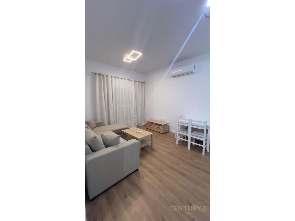 Jepet me qira apartament 1+1  te Kompleksi Mangalem ne Ali Demi