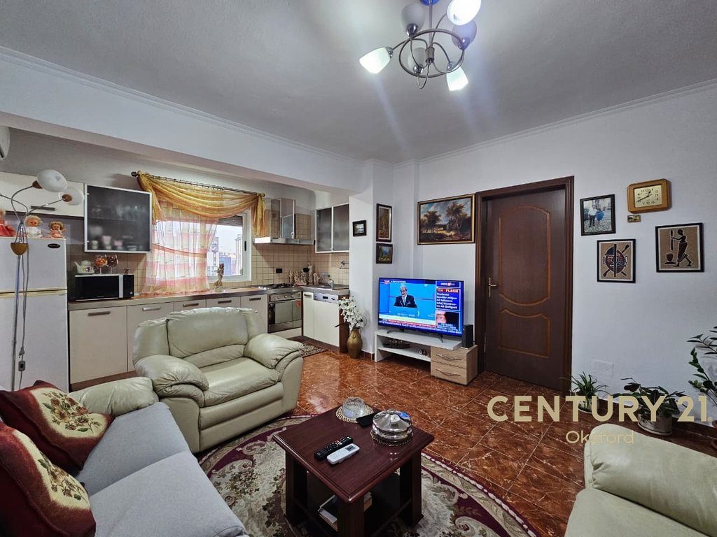 SHITET APARTAMENT 2+1 NE LAPRAK, RRUGA DRITAN HOXHA