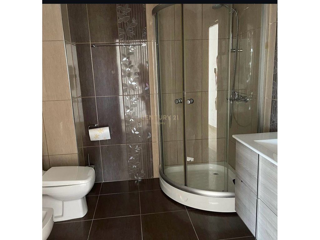 Shitet Apartament 3+1+2, Komuna e Parisit!!!