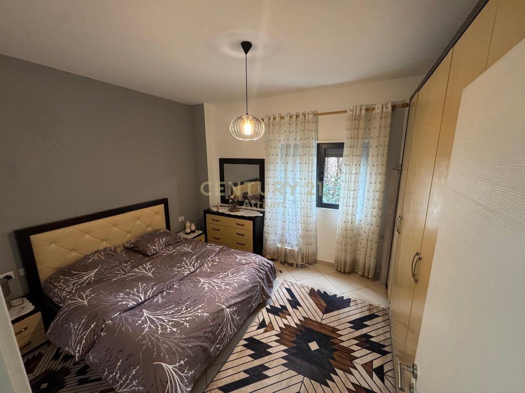 SHITET APARTAMENTI 1+1 PRANE TREGUT TE RI ELEKTRIK !