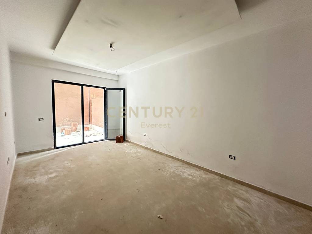 KOMPLEKSI XHELUKS, APARTAMENT 1+1 PER QIRA