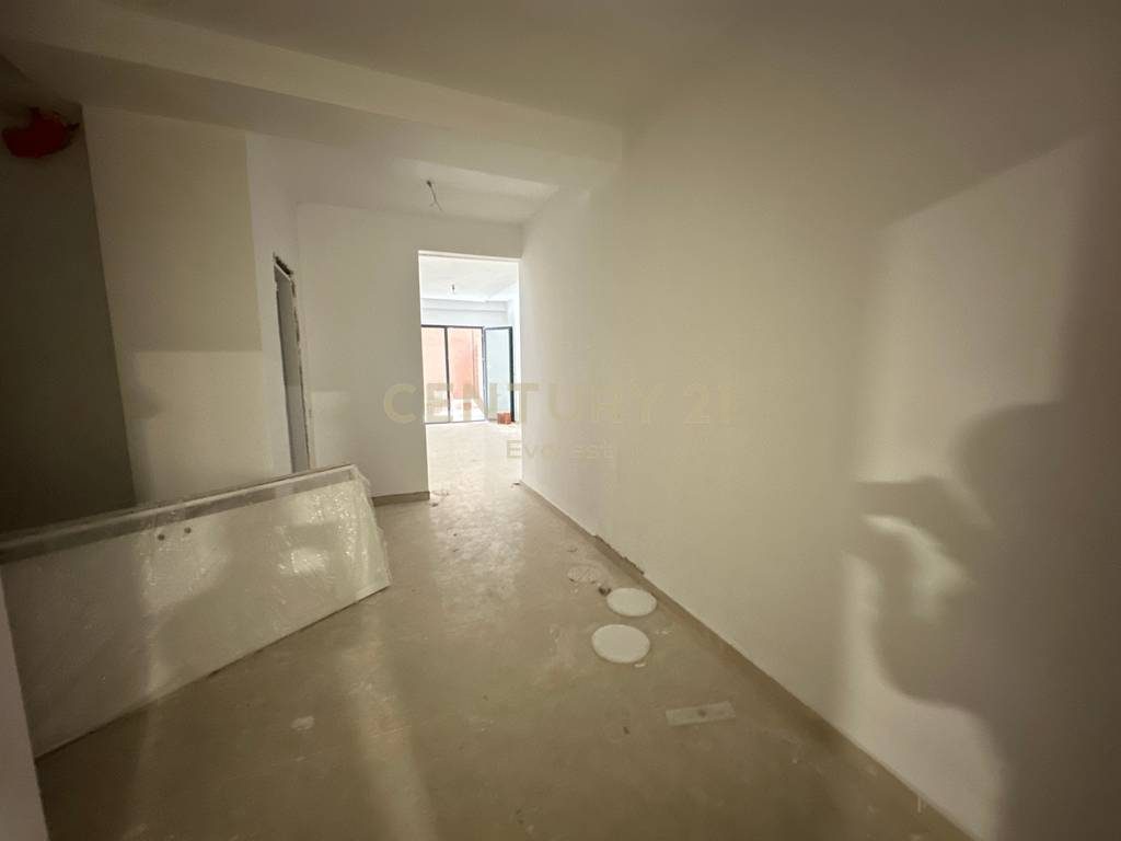 KOMPLEKSI XHELUKS, APARTAMENT 1+1 PER QIRA