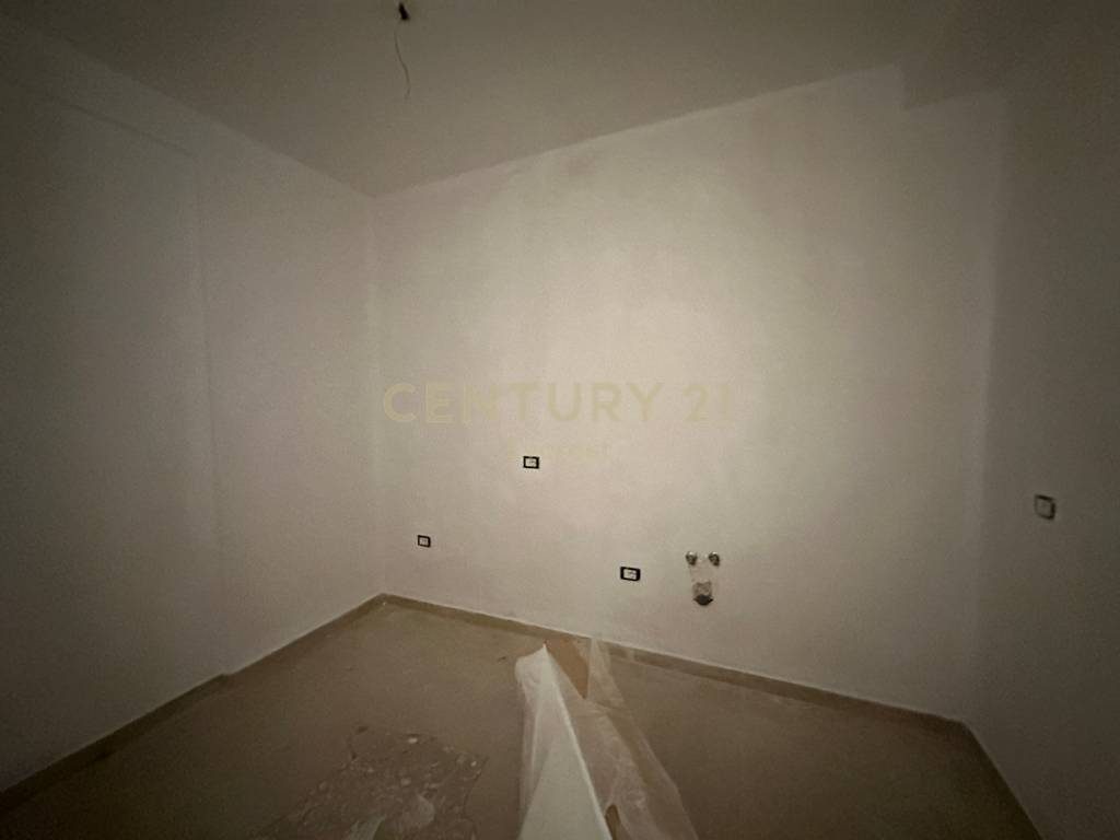 KOMPLEKSI XHELUKS, APARTAMENT 1+1 PER QIRA