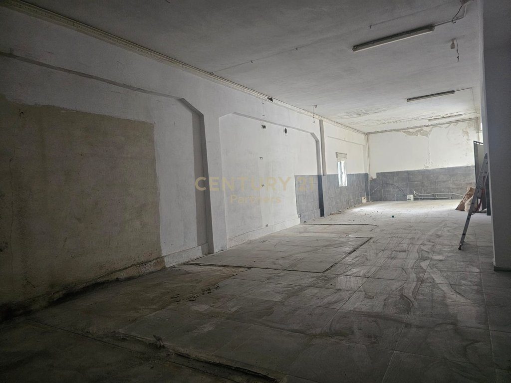 Jepet me qira magazinë në zonën e Kombinatit, Tiranë