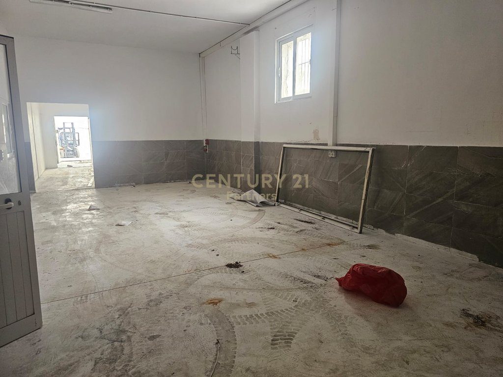 Jepet me qira magazinë në zonën e Kombinatit, Tiranë