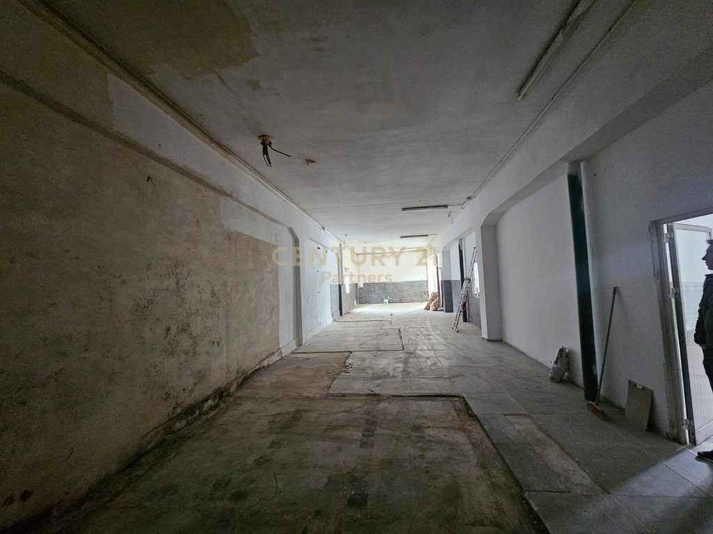 Jepet me qira magazinë në zonën e Kombinatit, Tiranë