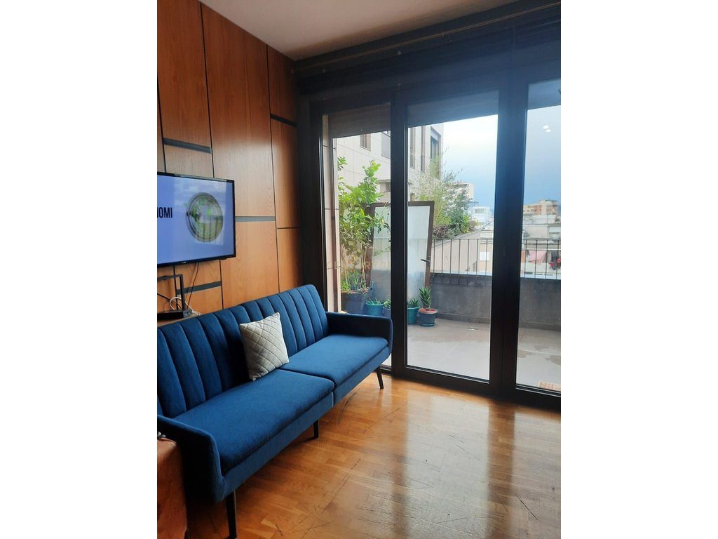 🏡 Apartament 1+1 me Qira – RRUGA E BARRIKADAVE – QENDËR, TIRANË! 700 € /Muaj