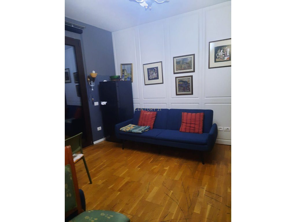🏡 Apartament 1+1 me Qira – RRUGA E BARRIKADAVE – QENDËR, TIRANË! 700 € /Muaj