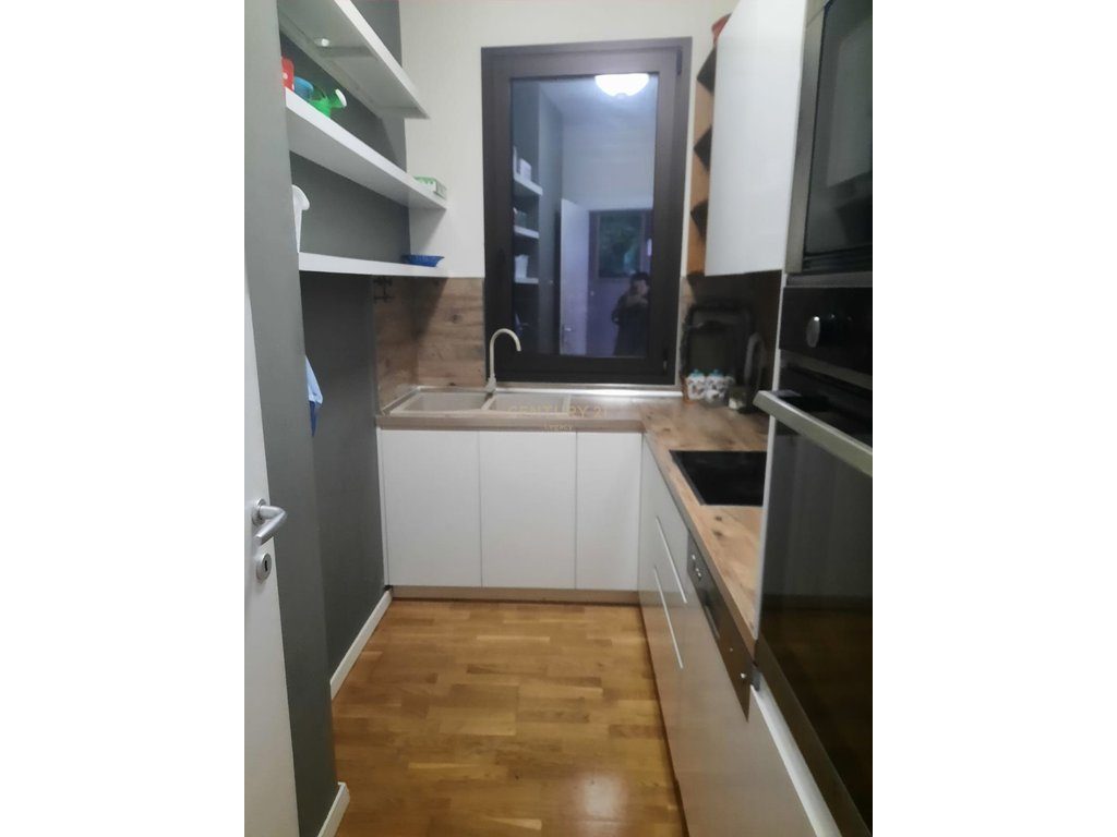 🏡 Apartament 1+1 me Qira – RRUGA E BARRIKADAVE – QENDËR, TIRANË! 700 € /Muaj