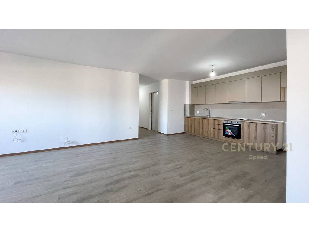 Apartament 3+1+2 Ne Rrugen 5 Maji per Qira.