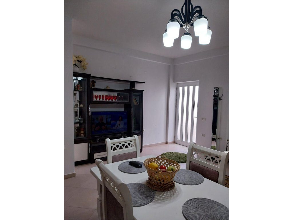 Apartament 2+1+ Verande Me Qira në , Vlorë