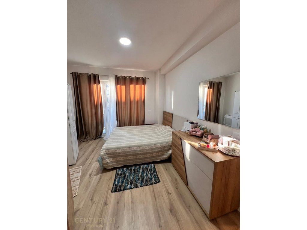 Shitet apartament 2+1 ne zonen e Astirit!
