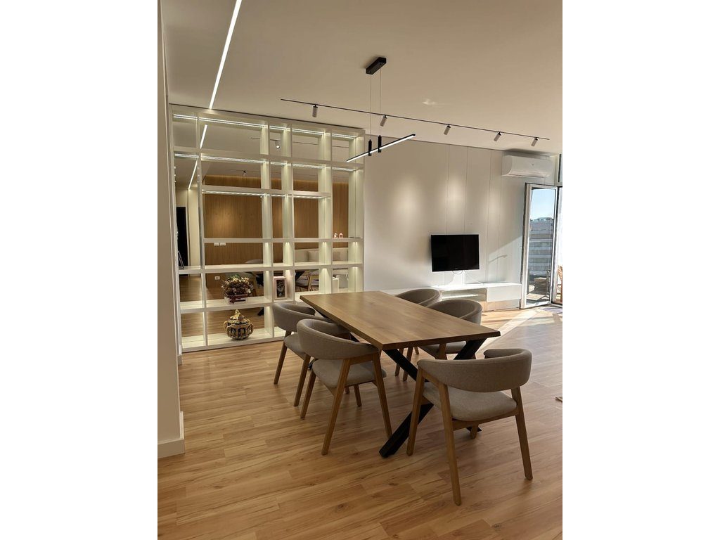 APARTAMENT LUKSOZ PER QIRA NE SKELE,VLORE(I disponueshem prej muajit Shtator)!