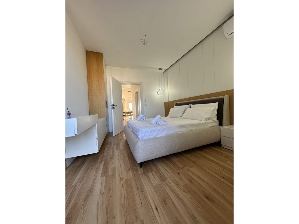 APARTAMENT LUKSOZ PER QIRA NE SKELE,VLORE(I disponueshem prej muajit Shtator)!